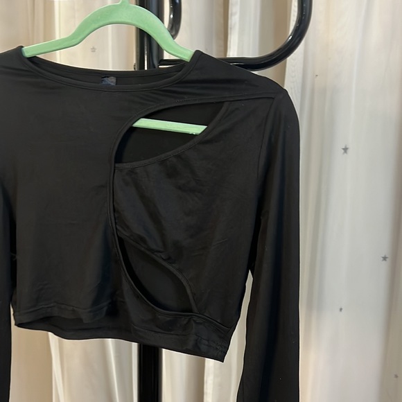 Black Cut Out Crop Top - Picture 2 of 3